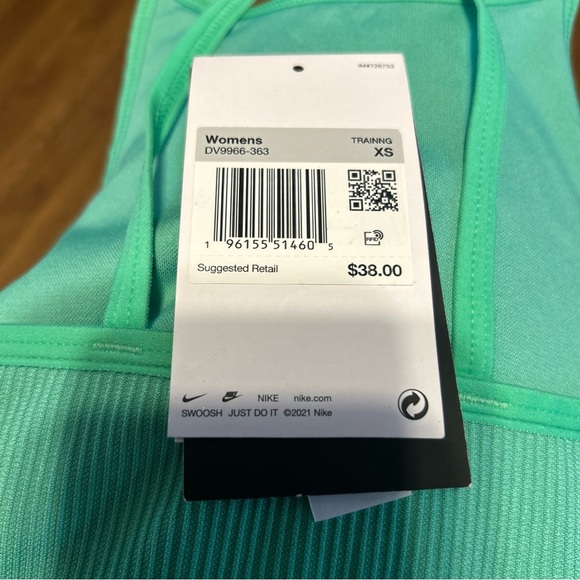 NWT Women’s Nike Indy Sports Bra Seamless Ribbed Green Light Support XS - Picture 4 of 5